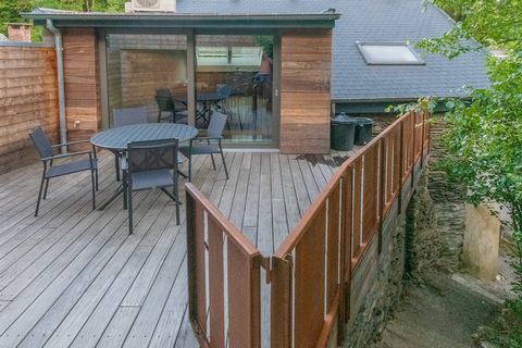 Holiday home The Cave, located in picturesque La Roche, offers an ideal base for a relaxing stay. Just 100 metres away from the bustling town centre, guests can enjoy close proximity to local shops, restaurants and cultural attractions. Completely re...