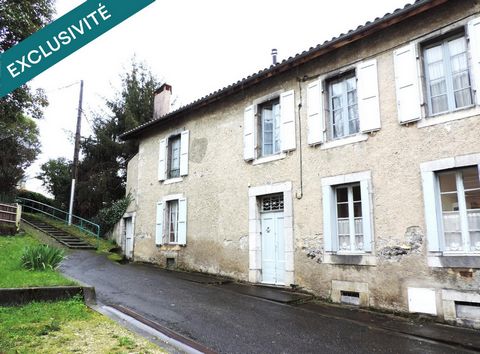 Maison de pierre à rénover en plein coeur de Saint-Girons.