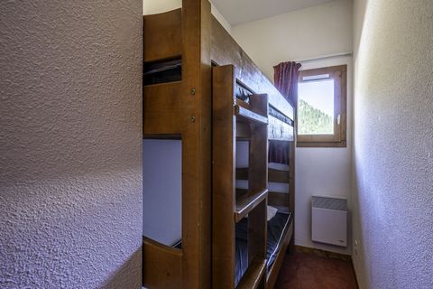 Un accogliente appartamento situato ai piedi delle piste da sci, questa casa vacanze offre due camere da letto e può ospitare fino a sei persone, ideale per famiglie o gruppi di amici. Situata in un ambiente caldo e ben attrezzato di 36 m², dispone d...