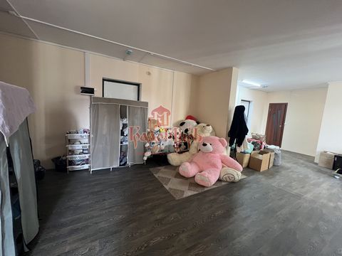 Арт. 74858793 Продается просторная однокомнатная квартира, идеально подходящая для коммерческой деятельности или сдачи в аренду. Две 1-комн.квартиры объединенные в одну. Квартира требует ремонта. Можно сделать планировку и ремонт для себя. Так же мож...