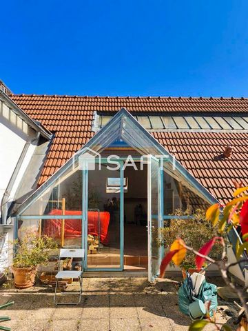 We offer you exclusively this magnificent loft with terrace, of more than 170 m², with large and beautiful volumes (nearly 5 m of height under / ceiling), bathed in light (quadruple exposure) and reconfigurable according to your wishes. Located on th...