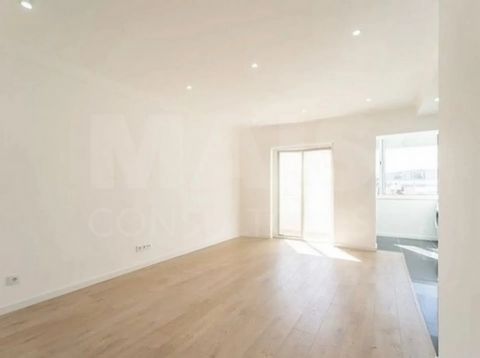 Apartamento T3 no Casal do Chapim, Odivelas. Será entregue completamente remodelado, incluindo a substituição completa da canalização e rede elétrica, com acabamentos modernos e de alta qualidade, proporcionando conforto e praticidade para quem desej...