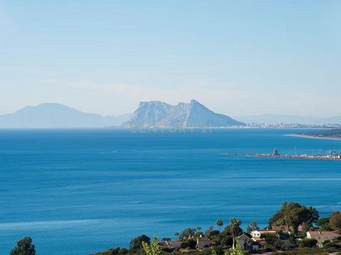 Este espectacular apartamento dúplex de 135 m² se encuentra en la exclusiva urbanización Terrazas Costa del Sol en Manilva. Con una distribución funcional y amplios espacios, esta propiedad ofrece el equilibrio perfecto entre comodidad y lujo.  Ademá...