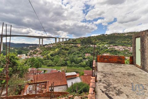 Moradia T3 com Garagem e Vista Panorâmica – Cabulco, Ceira, Coimbra Localizada na pacata zona de Cabulco, freguesia de Ceira, esta moradia de tipologia T3 representa uma excelente oportunidade para quem procura um projecto de reabilitação com potenci...