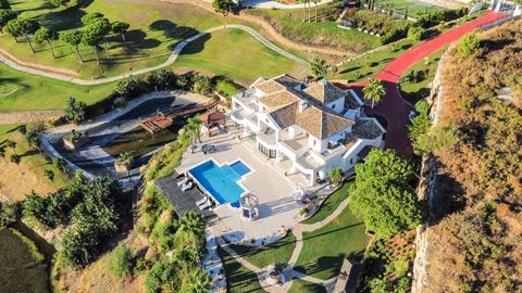 They call it the lake house because this beautiful villa has a lake for private use. The villa is located in the exclusive Marbella Golf Club Resort urbanization. On a 4,079-meter plot stands this charming 447-meter villa, of classic construction com...