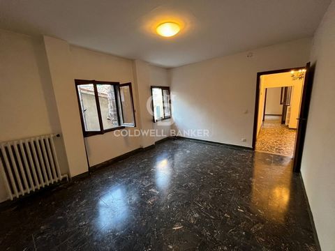 Venice San Marco Campo San Maurizio two bedroom apartment. We offer for sale an apartment located on the third floor a few steps from Campo San Maurizio and the Grand Canal in a quiet but at the same time very central area. The property, bound as it ...