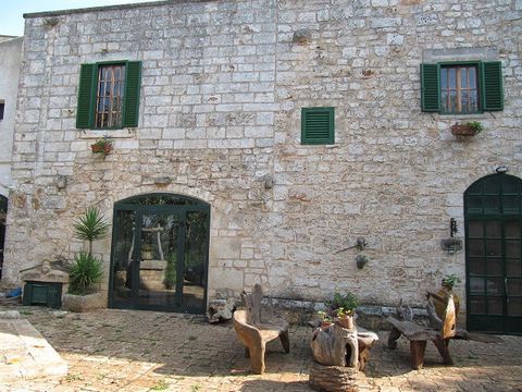 A beautiful 18th century manor house with a large chianche paved courtyard. The farmhouse is arranged on several levels: the ground floor consists of an entrance hall/living room, kitchen, two dining rooms with exposed stone ceilings and fireplaces; ...