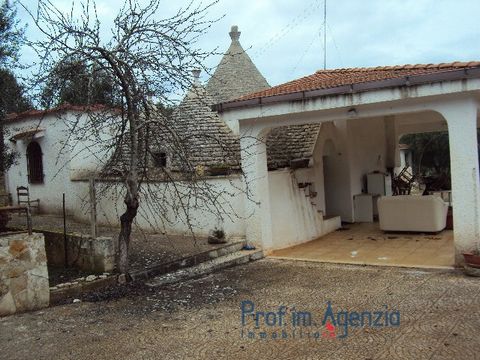 Beautiful renovated 4 coned trullo with lamia, composed of night area with master bedroom and double bedroom; lamia used as kitchen, lounge and two bathrooms which of one external. The trullo is equipped with all fixtures and fittings, air conditioni...