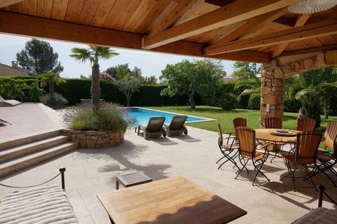 Villa Diablotins is a luxurious, carefully renovated home 5 minutes from the center of Lorgues. You enter through an electric entrance gate and there is parking for 3 cars (2 covered). The accommodation comfortably accommodates a holiday with family ...
