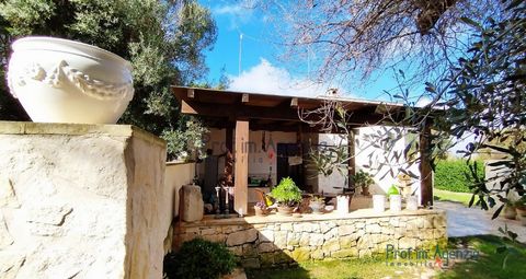 Interesting villa for sale in the countryside consisting of two units, located a few steps from the sea on a main road. The first unit consists of a large living room with fireplace and kitchenette, two bright bedrooms, a stone-clad bathroom and a pa...