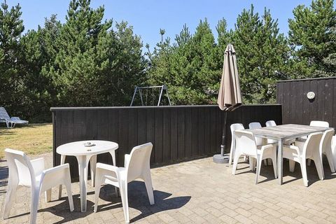 Holiday cottage with a unique location in the middle of Blåvand a few hundred metres from the best beaches and the attractive urban environment. In the living room, which is furnished in a cosy style, there is a wood-burning stove and access to a lar...