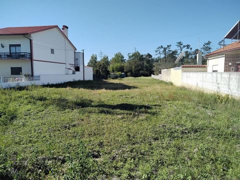 Urban land with 1,716m², with the possibility of building a house of up to 500m² with two floors. The land is located three minutes from the beach and has 20m² of frontage, flat land. Surrounding Area School / Green Spaces / Pharmacy / Public Transpo...