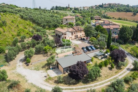 Stone Rustic House with Agricultural Land and Stable: The BB Oasis in the Quiet Greenery Located in Coriano, in the charming Cerasolo area of Rimini, this stone cottage represents a unique opportunity for those who dream of managing a BB in a quiet l...