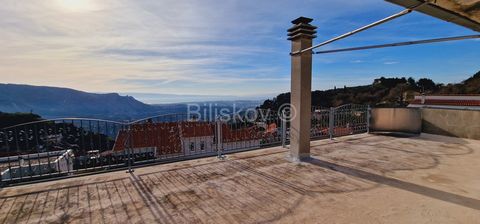 Klis, a house of 310m2 on a plot of 402m2 with an open panoramic view of Split and the fortress of Klis, where, due to its specific monumentality, the famous world series Game of Thrones was filmed The total area of the house of 310 m2 is distributed...