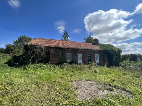 Ref 4401 : EXCLUSIVITY : Brick farmhouse to be totally rehabilitated located in a small hamlet in the valley of L'Authie, between Crécy en Ponthieu and Hesdin, 30 min' from the sea and the bay of the Somme comprising: 4 main rooms, attic, on a plot o...