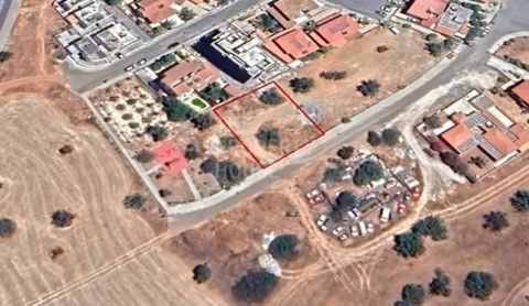 This residential plot in the quiet neighbourhood of Ypsonas, Limassol. The plot is situated near Papantoniou Supermarket and is on a dead-end road. The location has easy access to the highway, schools and other amenities. The property is ideal for bu...