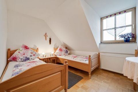 Pourquoi rester ici Situé à côté de la forêt à Schönsee, dans la région de Bavière pittoresque, cet appartement est destiné aux petites familles ou à des groupes. Il a une zone de relaxation avec un solarium payé et un sauna payé. Vous pouvez profite...