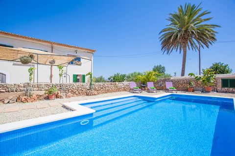 Located in Llubí, in the center-north of Mallorca, this beautiful property has a swimming pool and accommodation for 4 people. In the well-kept garden, you can sunbathe on one of the five sunbeds, play with your children or cool off in the private ch...