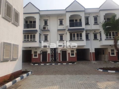 Esta propiedad a pocos metros del centro de Nigeria en Katampe Abuja Nigeria. La propiedad está sentada en 3600 metros, tres bloques A, B, C. 4 pisos en cada bloque que 12 habitaciones (3 dormitorios más una habitación de servicio en cada apartamento...