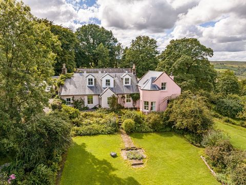 Whiteside is a superb and beautifully situated converted smallholding set in approximately 9 acres of glorious grounds. The property and gardens have been lovingly created and cared for by the present owners over the past few decades, and it is worth...