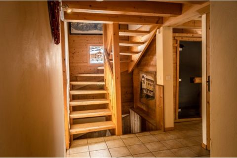 Located in Savoie, Plagne 1800 resort is a set of 4 chalets decorated with care and all very well equipped, just few meters from “1800” chairlift. These chalets benefit a nice view of Mont Blanc and the ski resort. They propose large spaces to welcom...