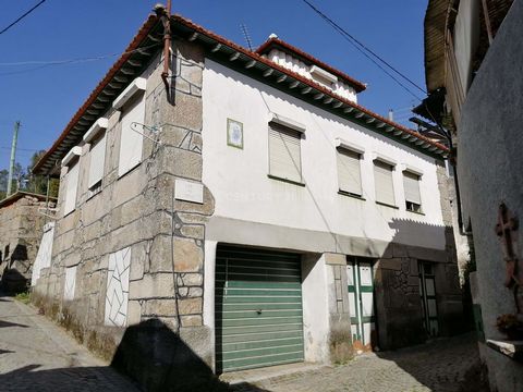 Rustic stone house, located in Ferrocinto, São Cipriano, 6Km from Viseu. With 180 m2 of living area and consisting of two floors, more stolen waters. With garage, shops and annex. In need of refurbishment works. Enjoy the quality of life of the count...