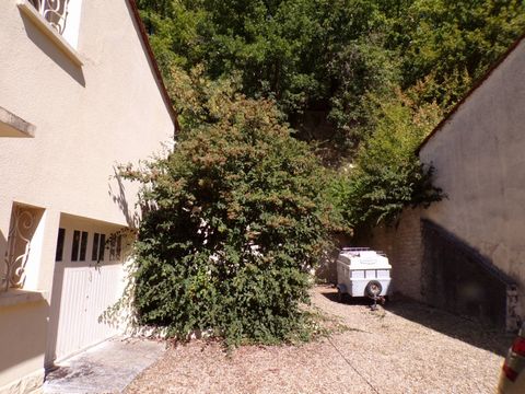 30 minutes from Angouleme and the town of Vouharte (16330), come and discover this house of 90 m2 including a dining room / kitchen, a living room and upstairs three bedrooms, a bathroom / wc adjoining a garage Double glazing, heat pump, solar panel ...