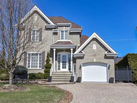 Superb, impeccable property in a peaceful, harmonious area. Come visit and you'll be charmed by its quality and cleanliness. A home theater in the basement will enhance your family evenings. The large backyard lets you enjoy sunny days by the superio...