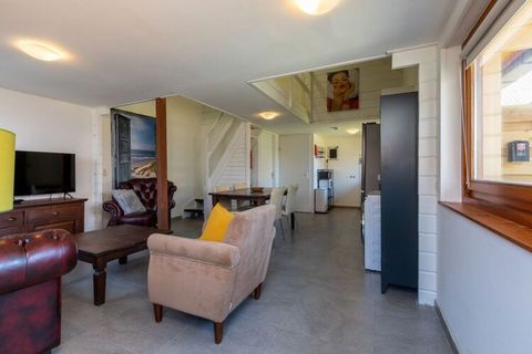 You can celebrate your holiday in the heart of Westkapelle in this unique holiday home that once even served as a garage. You won't see anything like that again! The space has been beautifully renovated, creating a nice, light and spacious accommodat...