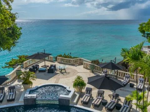 Diese Villa ist das luxuriöseste Strandanwesen in der Karibik. Dieses luxuriöse Anwesen mit 10 Schlafzimmern genießt eine idyllische Lage auf einer Klippe an der prestigeträchtigen Platinum-Westküste von Barbados und bietet einen atemberaubenden Pano...