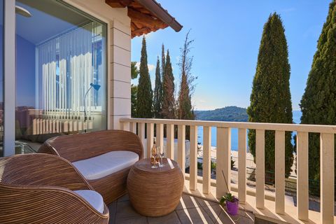 Purple SeaView Apartment is a lovely quaint two bedroom apartment situated approximately a 10 minute walk from the Ploce Gate Entrance to the Old Town. The apartment benefits from a lovely view of Lokrum Island & The Old Own walls as well as all mode...