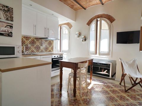 Cozy apartment in Barcelona, 35 m2 living room with double sofa bed 1 bedroom with double bed fully equipped bathroom with shower Washing machine and heating system. The apartment has a mosaic floor, very comfortable and well located.