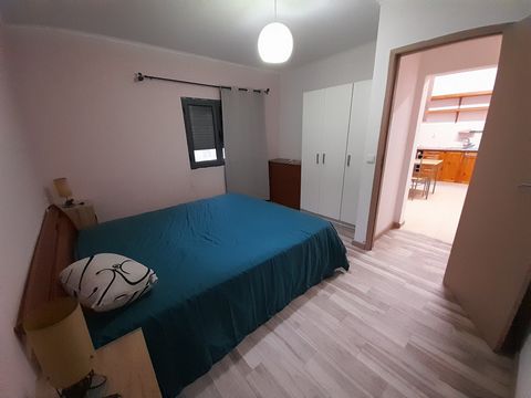 Independent 1 bedroom apartment, located in a shared house, easy parking, quiet area, in the parish of Fajã de Cima. The apartment consists of an equipped open space living room/kitchen, storage room, bedroom with double bed, and bathroom. It has acc...