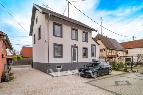 TAGOLSHEIM, in the centre of the village a renovated townhouse of 127m2 with 4 bedrooms On the ground floor, a large fitted kitchen with a dining area and a lounge/living room. On the first floor, 3 bedrooms and a bathroom. In the attic, a master sui...