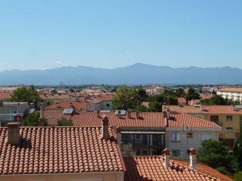 PERPIGNAN Quartier LAS COBAS, Unobstructed view for this apartment type F3 in Residence maintained with caretaker, composed of a living room, equipped kitchen opening onto balcony, 2 bedrooms, shower room, toilet, pantry, cellar Features: - Balcony -...