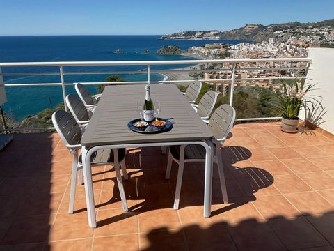 AVAILABLE FOR VACATION RENTAL, PLEASE CHECK AVAILABILITY AND PRICE. Terraced house with fantastic views to the sea, the town and the mountains. It is situated in a closed urbanization at 5 minutes from the beach and 10 minutes to the town. The urbani...