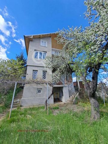 Real estate agency 'Imoti Tarnovgrad', offers you a newly built house in the village of Kereka, 17 km from the town of Veliko Tarnovo. The house has three floors: The first floor is distributed between a corridor, two rooms - a living room with a fir...