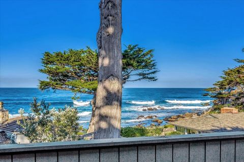 Exceptional white water views, spectacular sunsets and coastal luxury living in the coveted Carmel Point. Offering a world-class location, this charming home features 4 spacious bedrooms and 3 bathrooms (including a guest quarters perfectly suited as...