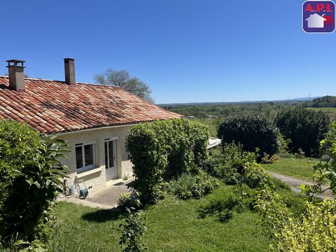 EXCLUSIVE Your API agency offers you this pretty single-storey house of 110 m² on a beautiful plot of 1500 m² with a clear view of the Pyrenees. The house has 3 bedrooms, a bathroom, a fitted kitchen and pleasant living rooms facing south. A double g...