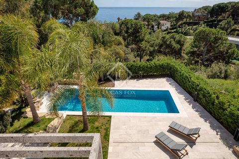In the picturesque town of Blanes, on the prestigious Costa Brava, is this impressive villa. Specifically, it is located in Cala Sant Francesc, a coveted development with 24-hour security, a community pool and exclusive tennis courts for residents. T...