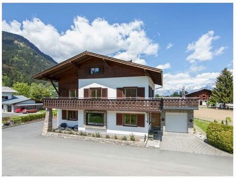 Large single-family home very close to Lake Zell (approx. 5 minutes on foot) with space for up to 16 people and a beautiful garden for grilling, letting off steam or relaxing. A table tennis table also awaits exciting matches. There is also a pop-up ...