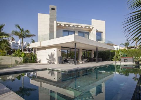 Amazing new modern and funky villa in Nueva Andalucia in the prestigious gated community of Las Parcelas del Golf. The villa is built on 3 levels and has very spacious interior spaces, with ample natural light from its expansive terraces. It boasts a...