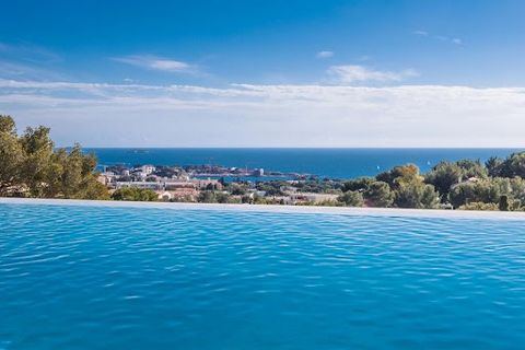 Nicolson Realty présente à Bandol une villa construite en 2022, avec piscine et vue mer panoramique. Située dans un quartier prisé de Bandol, car calme et résidentiel en toute saison, à proximité des premiers commerces et à quelques minutes à pieds d...