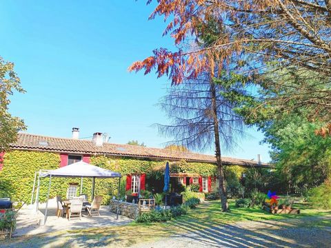 Beaux Villages are delighted to offer for sale this stunning 10 bed property, oozing with charm and character, nestled in the heart of the Charente just a short distance from a pretty village with amenities and a swimming lake with club house. Boasti...