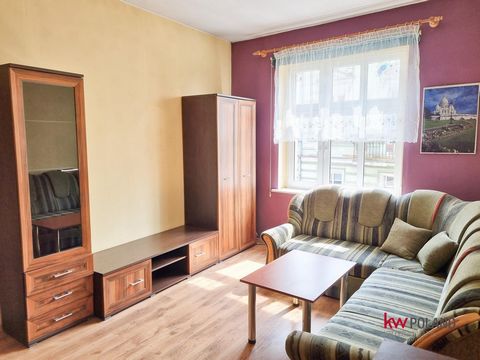 I recommend a 2-room apartment for sale with an area of 42 m2 on the first floor with a garden on the old market square in Kostrzyn, only 14 km from Poznań. Full ownership with land shares. The apartment includes a large basement of approx. 20 m2, a ...