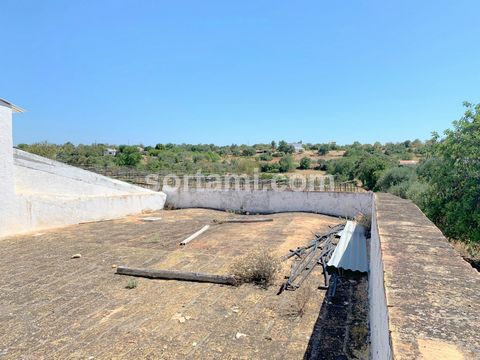 Fabulous land with ruin to recover in the area of ??Pechao. It has 20880 m2 of practically flat land, still with greenhouse piles, and 127m2 urban building. Ideal for rural tourism with the possibility of expanding the ruin to 2000m2 or local accommo...
