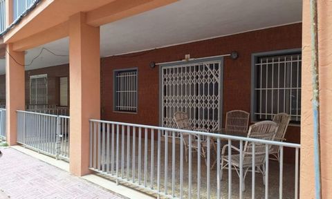 4 bedroom ground floor apartment 2 blocks from Playa de la Mata. The house consists of 4 large bedrooms, 2 bathrooms, a bright living room and kitchen, it also has a large porch where you can enjoy breakfasts and lunches accompanied by the sea breeze...