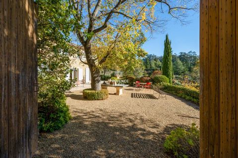 Provence Home, l’agence immobilière du Luberon, vous propose à la vente, une propriété restaurée dans un emplacement exceptionnel, au bout d'un petit chemin, au calme total et jouissant d'une vue imprenable sur le Luberon, située sur la commune de Ca...