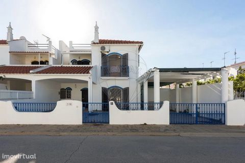 Urbanization Bela Praia 10 minutes walk from the beach. Excellent option for those looking for a residence or holiday home near the beach. With well-distributed interior spaces, the proximity to local services make this property a good choice. House ...
