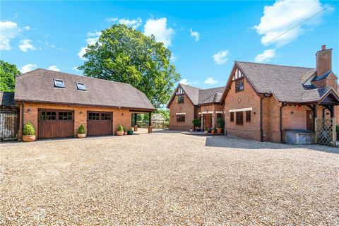 Introducing Red Oaks, an exclusive New Forest home boasting unparalleled elegance and nestled within country gardens and paddock spanning approximately 3 acres. With awe-inspiring views of the surrounding countryside, this extraordinary residence enj...